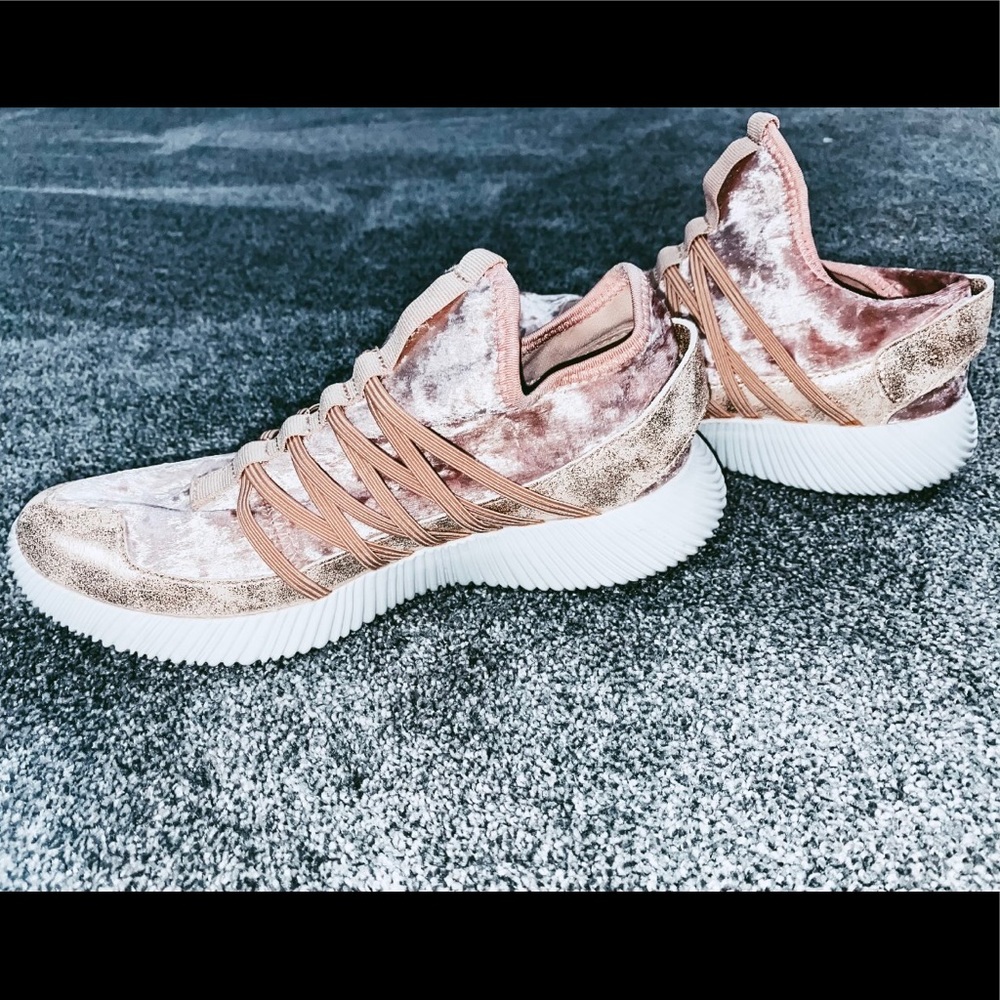 Pink velvet sneakers!💕